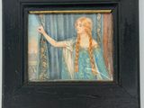 tableau représentant une femme en robe bleue tenant un rideau, dans un cadre noir