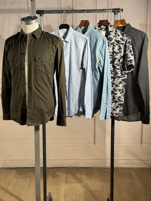 SANDRO - Lot comprenant cinq chemises homme, différents colo…