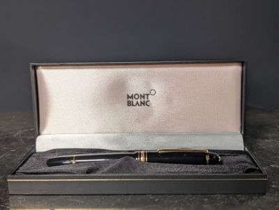 Stylo plume Mont Blanc dans un coffret cadeau