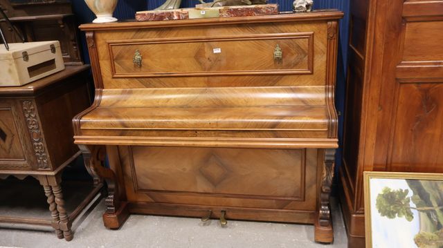 Piano droit de marque HANSEN à Paris, en bois naturel, cadre bois...