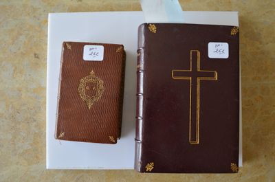 Un lot de deux livres religieux : l'imitation de Jesus Chris…