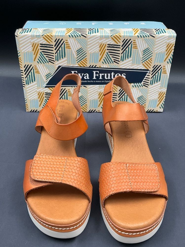 EVA FRUTOS, modèle 565, paire de sandales pointure 41. État neuf avec boîte.