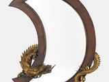 une image représentant un miroir orné d'un dragon sur le côté