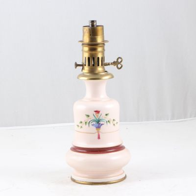 Lampe à huile à modérateur en porcelaine émaillée à décor de…