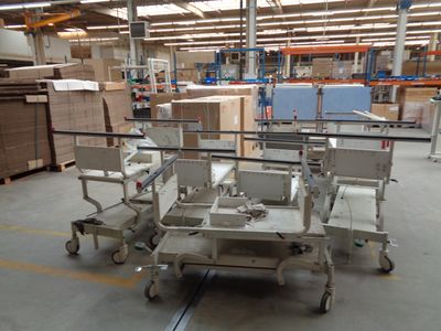 a machine that is sitting in the middle of a warehouse