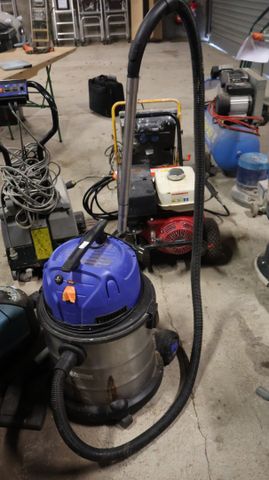 Aspirateur bidon Nilfisk, non testé