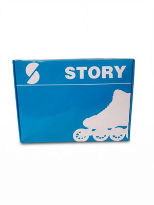La boîte est bleue et représente un patin à roulettes blanc
