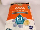 une photo d'un sac de provisions posé sur une table