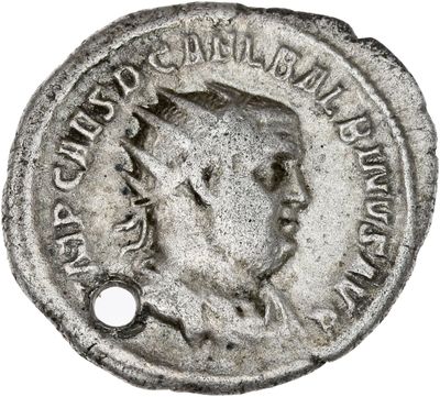 Gros plan sur une pièce de monnaie portant le visage d'un homme
