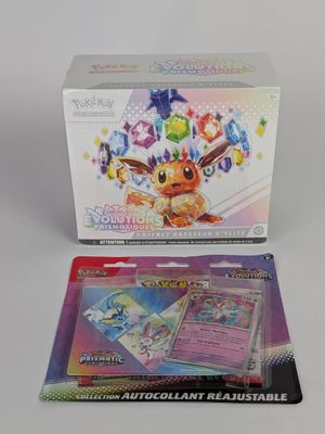 gros plan d'une boîte de cartes pokemon sur une table