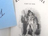 la photo d'un livre sur lequel figure la photo d'un homme