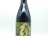 une bouteille de vin sur laquelle figure l'image d'une femme