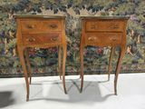 paire de tables de chevet françaises anciennes avec plateaux en marbre