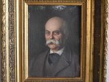 un tableau représentant un homme moustachu, dans un cadre doré