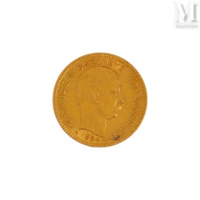 gros plan d'une pièce d'or sur une surface blanche