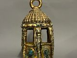 figurine en laiton représentant un homme et une femme dans un belvédère
