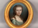 portrait d'une femme en robe verte, dans un cadre doré