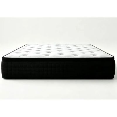 gros plan d'un matelas sur une surface blanche