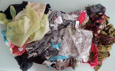 lot de 70 étoles neuve été et mi-saison