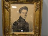 une vieille photo d'un homme en uniforme militaire dans un cadre doré