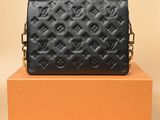 Pochette de poignet Louis Vuitton en cuir noir à motif Monogramme