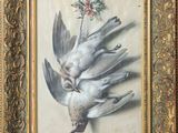 tableau représentant un groupe d'oiseaux avec des fleurs, dans un cadre doré