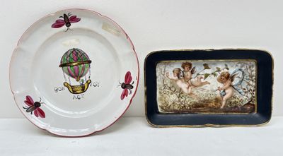 une assiette avec une image à côté d'une assiette avec l'image d'une montgolfière