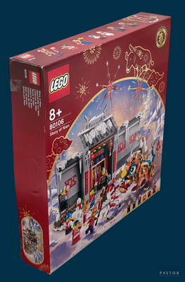 une boîte de Lego posée sur une table
