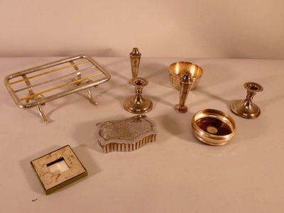 Objets domestique en métal argenté : support de chauffe-plat…