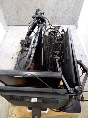 Sur une palette, 13 écrans d'ordinateurs dont PHILIPS, ACER,… - Photo 1