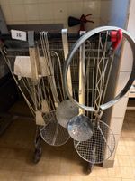 Lot d'ustensiles de cuisine inox : passoires, écumoire, pinc…