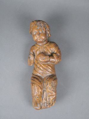 Enfant Jésus bénissant en bois naturel sculpté, tenant l'orb…