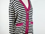 cardigan rayé avec bordures et boutons roses