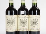 trois bouteilles de vin sont alignées sur une surface blanche