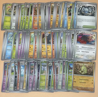 beaucoup de cartes sur la table