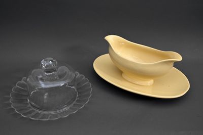 Saucière Sarreguemines en faïence fine jaune et petite cloch…