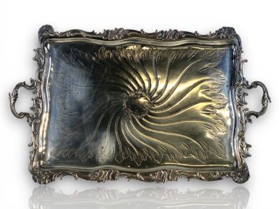 Grand plateau de service en métal argenté à décor ciselé de … - Photo 1