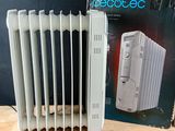 un radiateur blanc posé à côté d'un boîtier sur lequel se trouve une télécommande