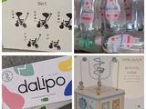 plusieurs photos de produits pour bébés exposés sur une table dans un magasin