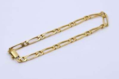 an image of a gold chain bracelet on a white background