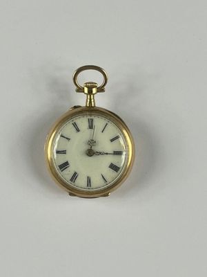 une montre de poche en or avec des chiffres romains sur le cadran