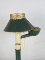 LAMPE A QUINQUET en tôle laquée vert et beige, l'abat-jour p… (photo 2)