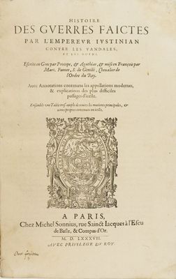 un vieux livre avec l'image d'un lion dessus