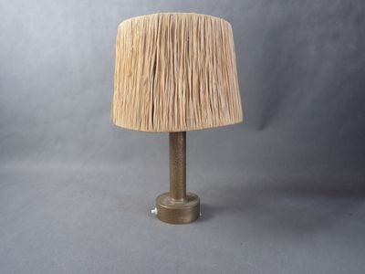 Lampe en bronze martelé CIRCA 1940, hauteur du pied 16,5cm (…