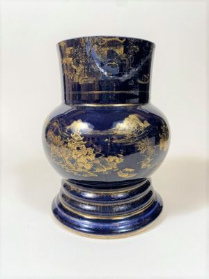 CHINE - XIXe siècle Vase balustre sur pied en porcelaine éma…