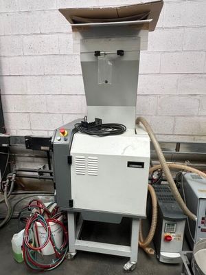 a machine that is sitting on a table in a room