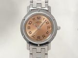 une montre en argent avec un cadran rose