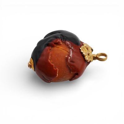 Pendentif en or jaune 18K (750/1000) graine la bélière à décor de feui - Photo 1