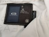 the label on the back of a white jacket with a black tag