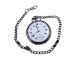 une montre de poche attachée à une chaîne, sur fond blanc